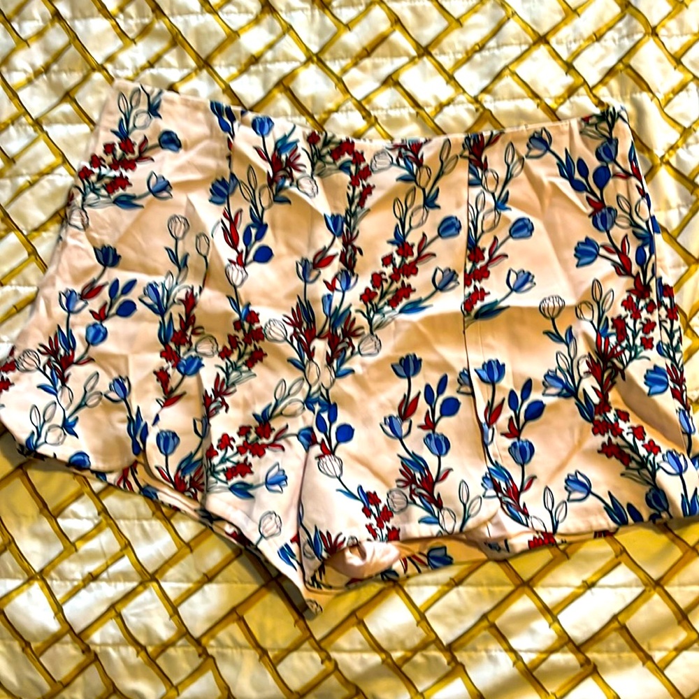 Draper James scalloped shorts size 14